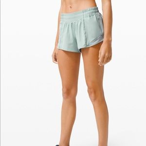 Lululemon hotty hot short *2.5”